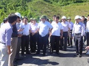 Bộ trưởng Đinh La Thăng: "Đường thế này mà thu tiền của dân à?" Bộ trưởng Đinh La Thăng: "Đường thế này mà thu tiền của dân à?"