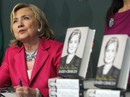 Vợ chồng bà Clinton hái ra tiền sau khi rời Nhà Trắng Vợ chồng bà Clinton hái ra tiền sau khi rời Nhà Trắng