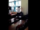 Vụ học sinh đánh bạn ở Trà Vinh: Mới tí tuổi đầu sao dã man vậy? Vụ học sinh đánh bạn ở Trà Vinh: Mới tí tuổi đầu sao dã man vậy?