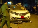 Hà Nội: Xe Honda CRV đỗ trước nhà nổ tung Hà Nội: Xe Honda CRV đỗ trước nhà nổ tung