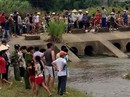 Tá hỏa thấy chân người thò ra từ bao tải trôi trên suối Tá hỏa thấy chân người thò ra từ bao tải trôi trên suối