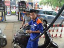 Giá xăng giảm 180 đồng/lít từ 15 giờ hôm nay Giá xăng giảm 180 đồng/lít từ 15 giờ hôm nay