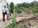 Sạt lở “đe dọa”người dân Sạt lở “đe dọa”người dân