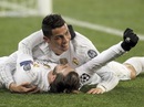 Ibrahimovic đưa PSG vào vòng hai, Ronaldo đau tim với Real Ibrahimovic đưa PSG vào vòng hai, Ronaldo đau tim với Real
