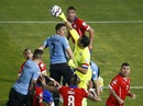 Mưa thẻ đỏ, Chile hạ gục đương kim vô địch Uruguay Mưa thẻ đỏ, Chile hạ gục đương kim vô địch Uruguay