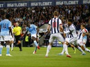 Yaya Toure lập cú đúp, Man City lên ngôi đầu giải Ngoại hạng Yaya Toure lập cú đúp, Man City lên ngôi đầu giải Ngoại hạng