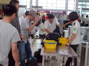 Phạt 7,5 triệu đồng nhân viên ở Nội Bài "nhặt của rơi, bỏ vào túi" Phạt 7,5 triệu đồng nhân viên ở Nội Bài "nhặt của rơi, bỏ vào túi"