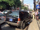 Đi vào đường cấm, tài xế xe biển xanh chốt cửa ngồi lỳ trên xe Đi vào đường cấm, tài xế xe biển xanh chốt cửa ngồi lỳ trên xe