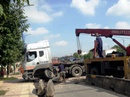 Kinh hoàng xe container “làm xiếc” ở TP HCM Kinh hoàng xe container “làm xiếc” ở TP HCM