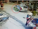 Bắt tài xế taxi kéo lê cảnh sát trên đường Bắt tài xế taxi kéo lê cảnh sát trên đường