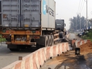Một xe đầu kéo gây họa, trăm xe khác khóc ròng Một xe đầu kéo gây họa, trăm xe khác khóc ròng