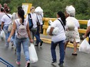 Phụ nữ Venezuela ồ ạt chạy sang Colombia tìm thực phẩm Phụ nữ Venezuela ồ ạt chạy sang Colombia tìm thực phẩm