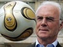 Vì sao Beckenbauer bị sờ gáy?