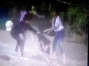 Xác định nhóm đánh hội đồng, lột áo cô gái trẻ giữa đường Xác định nhóm đánh hội đồng, lột áo cô gái trẻ giữa đường