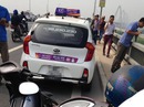 Tài xế taxi tự đâm vào mình rồi nhảy cầu Nhật Tân tự tử Tài xế taxi tự đâm vào mình rồi nhảy cầu Nhật Tân tự tử