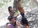 Lánh buôn làng, gia đình 9 người lưu lạc chốn rừng sâu Lánh buôn làng, gia đình 9 người lưu lạc chốn rừng sâu