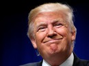 Tại sao ông Trump "câm nín" khi bà Obama phát biểu? Tại sao ông Trump "câm nín" khi bà Obama phát biểu?