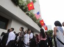 Người Sài Gòn đổ về GEM center chờ "ngắm" Tổng thống Obama Người Sài Gòn đổ về GEM center chờ "ngắm" Tổng thống Obama