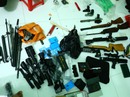 Giấu hơn 10 cây súng, hàng trăm viên đạn trong nhà Giấu hơn 10 cây súng, hàng trăm viên đạn trong nhà