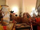 Dâng hương tưởng niệm, tặng quà cho dân đảo Thổ Chu Dâng hương tưởng niệm, tặng quà cho dân đảo Thổ Chu