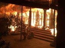 Chùa cổ ven hồ Tây phát hỏa cháy dữ dội lúc nửa đêm Chùa cổ ven hồ Tây phát hỏa cháy dữ dội lúc nửa đêm