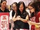 Hàng hiệu đua "siêu giảm giá" cuối năm Hàng hiệu đua "siêu giảm giá" cuối năm