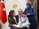 Bé gái “hiện tượng Syria” gặp Tổng thống Thổ Nhĩ Kỳ Bé gái “hiện tượng Syria” gặp Tổng thống Thổ Nhĩ Kỳ