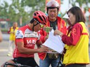 Phát bực với trọng tài Phát bực với trọng tài