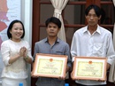 Cứu người trong mưa lớn, hai phụ hồ được khen thưởng Cứu người trong mưa lớn, hai phụ hồ được khen thưởng