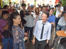 Danh ca Khánh Ly hội ngộ Trần Anh Hùng trên đường sách Danh ca Khánh Ly hội ngộ Trần Anh Hùng trên đường sách