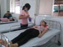 Ngửi “mùi lạ”, hàng chục công nhân ngất xỉu Ngửi “mùi lạ”, hàng chục công nhân ngất xỉu