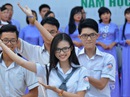 Giáo viên và nữ sinh duyên dáng trong lễ khai giảng sớm Giáo viên và nữ sinh duyên dáng trong lễ khai giảng sớm