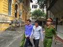 Thấy người quen giàu có, ném bom xăng rồi tống tiền Thấy người quen giàu có, ném bom xăng rồi tống tiền