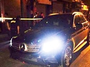 Tài xế xe Mercedes không BKS rồ ga bỏ chạy khi gặp "khắc tinh" Tài xế xe Mercedes không BKS rồ ga bỏ chạy khi gặp "khắc tinh"
