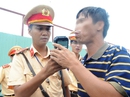 Thấy CSGT, “ma men” quay đầu xe bỏ chạy bất chấp nguy hiểm Thấy CSGT, “ma men” quay đầu xe bỏ chạy bất chấp nguy hiểm
