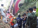 Đi nghỉ mát, 18 người bỏ mình dưới đáy vực Đi nghỉ mát, 18 người bỏ mình dưới đáy vực
