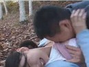 Bốn gã trai làng khoái trò cướp xong rồi hãm hiếp Bốn gã trai làng khoái trò cướp xong rồi hãm hiếp