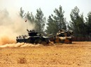 Xe tăng Thổ Nhĩ Kỳ ồ ạt vượt qua biên giới Syria Xe tăng Thổ Nhĩ Kỳ ồ ạt vượt qua biên giới Syria
