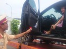 Nữ tài xế cố thủ trong xe hơi là giám đốc doanh nghiệp Nữ tài xế cố thủ trong xe hơi là giám đốc doanh nghiệp