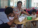 Giữ trẻ 6 tháng: Thiếu người nuôi dưỡng Giữ trẻ 6 tháng: Thiếu người nuôi dưỡng