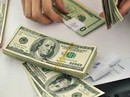 Gặp công an, bỏ chạy và ném lại gần 30.000 USD giả Gặp công an, bỏ chạy và ném lại gần 30.000 USD giả