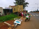 Nổ lốp, xe container ủi thẳng vào nhà dân Nổ lốp, xe container ủi thẳng vào nhà dân