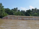 Chìm sà lan, 100 lít dầu tràn trên sông Đồng Nai Chìm sà lan, 100 lít dầu tràn trên sông Đồng Nai