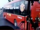 Xe khách đánh võng, hành khách thót tim Xe khách đánh võng, hành khách thót tim