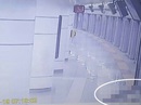 Chết thảm vì mắc kẹt ở cửa tàu điện ngầm Chết thảm vì mắc kẹt ở cửa tàu điện ngầm