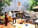 Một người nợ, nhiều người bị bán đất Một người nợ, nhiều người bị bán đất