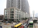 Những khu phố “oằn mình” cõng chung cư Những khu phố “oằn mình” cõng chung cư