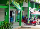 Chồng đâm vợ trong cửa hàng rồi tự sát Chồng đâm vợ trong cửa hàng rồi tự sát