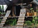 Những bộ ngực đàn bà trên cầu thang của người Ê đê Những bộ ngực đàn bà trên cầu thang của người Ê đê