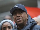 Nghệ sĩ Russell Simmons từ chức sau cáo buộc về tình dục Nghệ sĩ Russell Simmons từ chức sau cáo buộc về tình dục